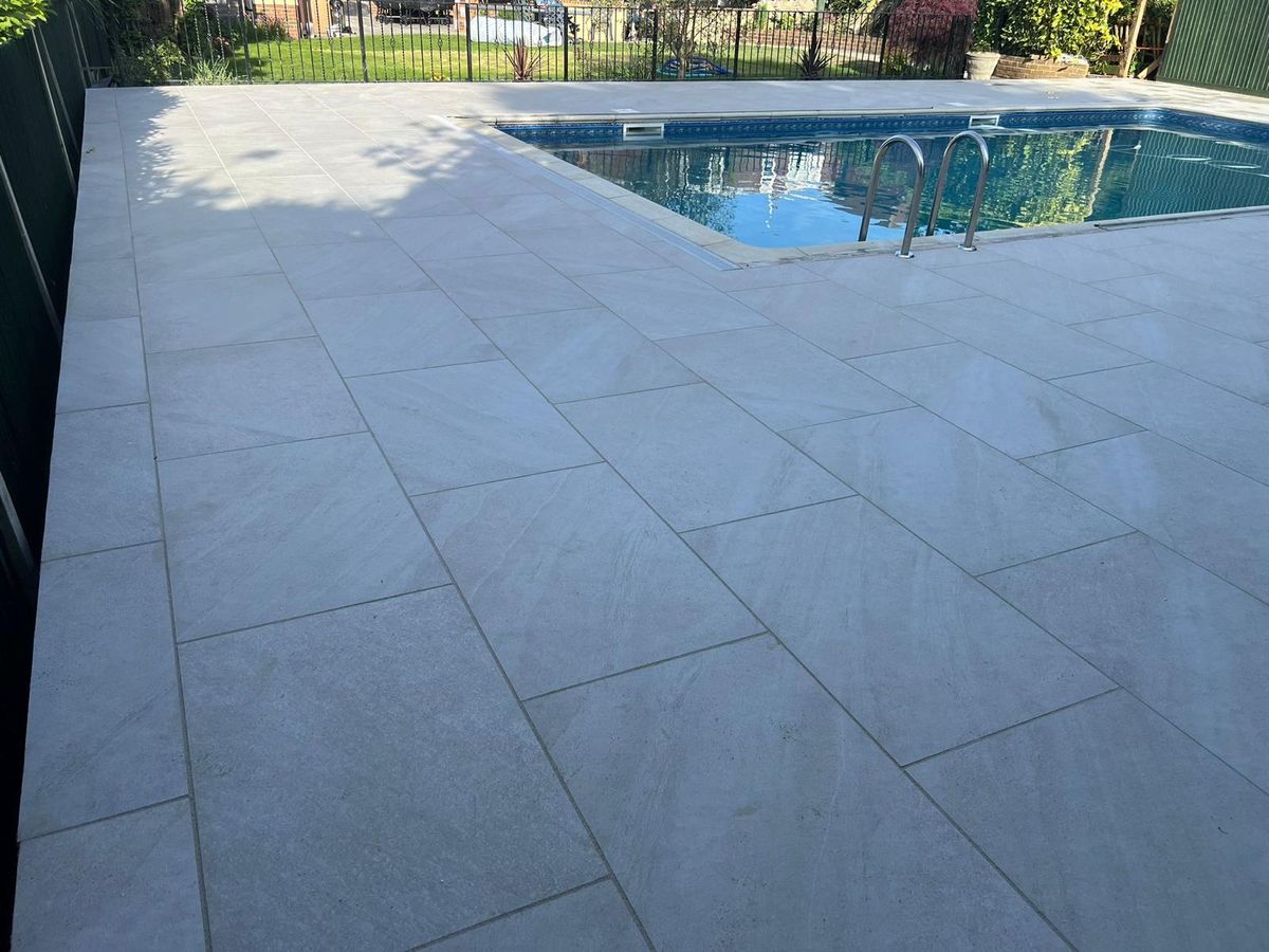 Large-format porcelain paving surrounding a swimming pool